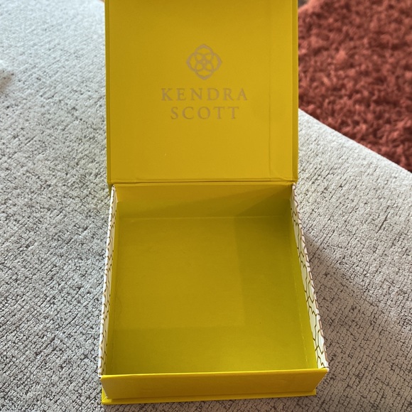 NWT Kendra Scott Necklace - Picture 4 of 7